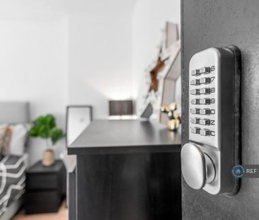 1 bedroom in a house share to rent - Photo 3