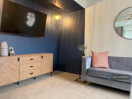 1 bedroom in a house share to rent - Photo 2