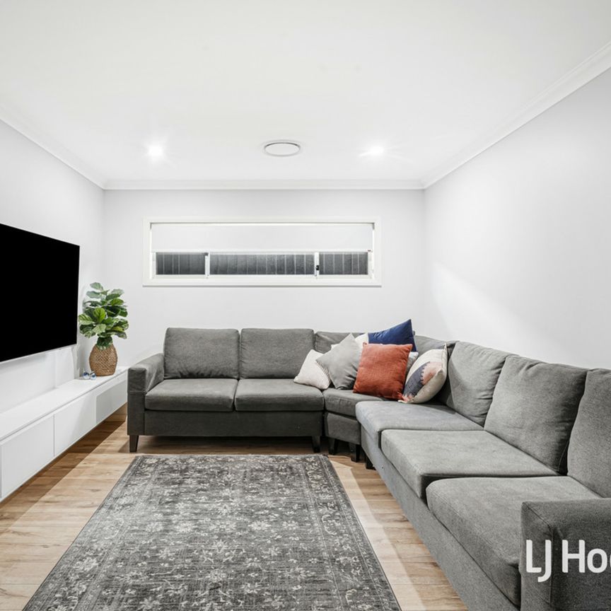 Beautiful 4 Bedroom Home in Fantastic Location! - Photo 1