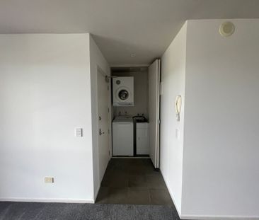 Modern Apartment in the Heart of Flat Bush - Photo 2