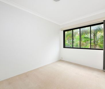 Spacious Two-Bedroom Apartment in the Heart of Glebe - Photo 3