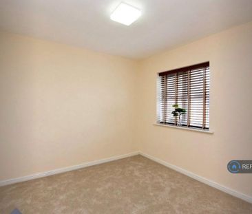 3 bedroom detached house to rent - Photo 2