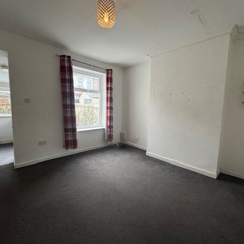 Emma Street - Photo 1