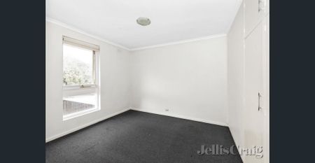 2 BEDROOM APARTMENT IN A GREAT LOCATION - Photo 3
