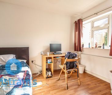 6 bed Detached House for Rent - Photo 3