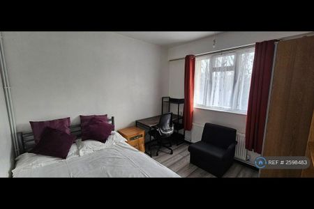 1 bedroom in a flat share to rent - Photo 4