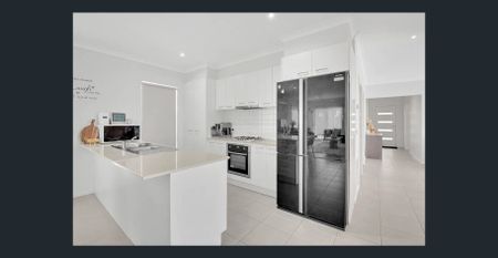 Beautiful Family Home in a Prime Craigieburn Location! - Photo 4