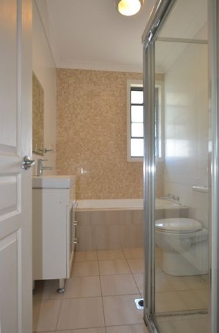 Spacious Two Bedroom Townhouse - Photo 3