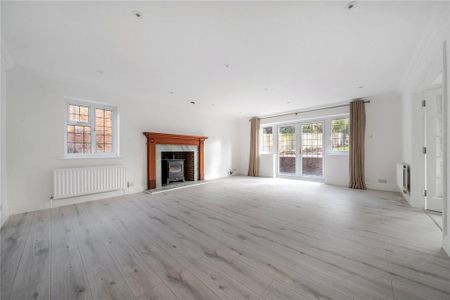 5 bedroom detached house to rent - Photo 2