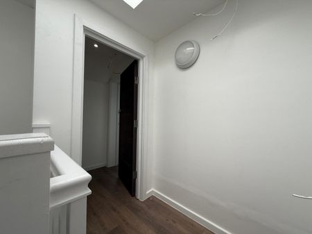 1 bed Flat for Rent - Photo 4
