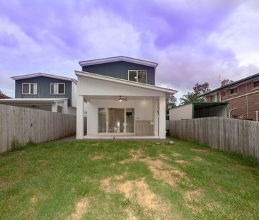 Stylish Home Where Kids Can Walk to School&excl; - Photo 3