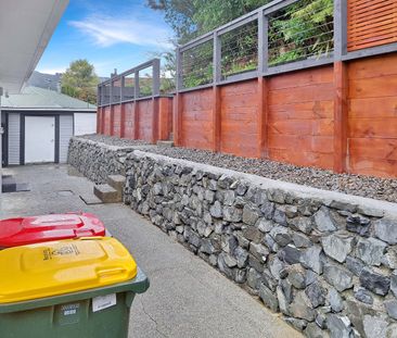 Beautifully renovated 3-bedroom family home. - Photo 1