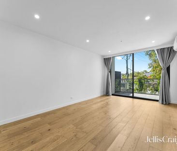 Elevated Modern Living – Gas Bill Included - Photo 4