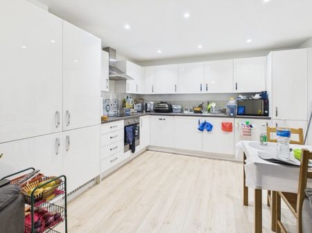 Peel Close, Tatling End, Gerrards Cross,SL9 - Photo 5