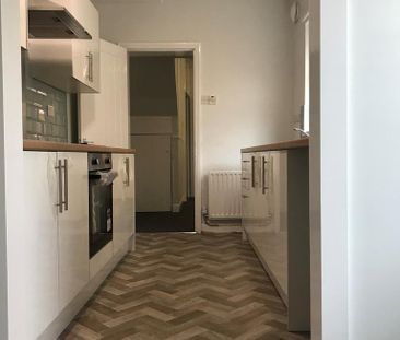 4 bedroom terraced house to rent - Photo 5