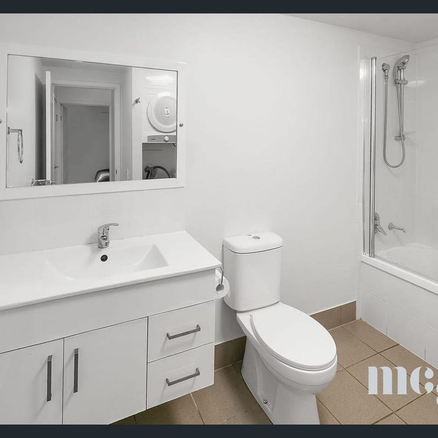 Contemporary living in central location - Photo 1