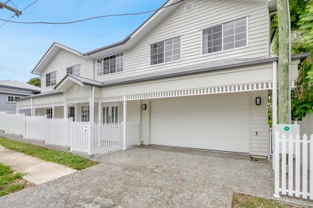 Near New Luxury Home in Dutton Park! - Photo 4