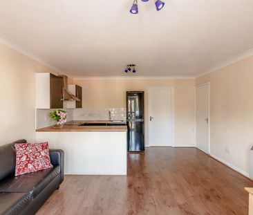 2 Bed Flat, Leslie Park Road, CR0 - Photo 3