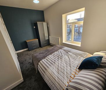 Tonge Moor Road, Bolton - Photo 4