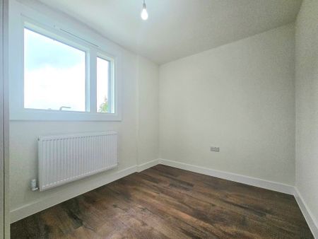 3 Bedroom Apartment, Norbury Avenue, London - Photo 2