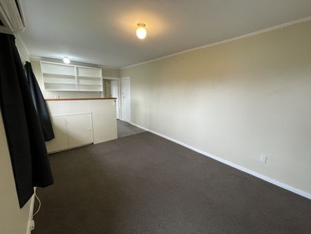 Cozy 1-Bedroom Flat in Melrose - Photo 3