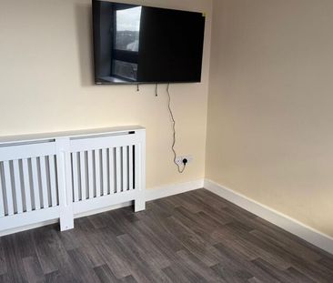 Flat 15 Oakfield House, Preston New Road, Blackburn. BB2 6AY - Photo 4