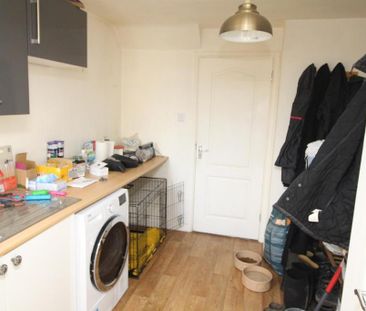 3 bedroom semi-detached house to rent - Photo 6