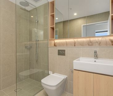 Luxury, Light & Panoramic City Views - A Penthouse-Style Sanctuary - Photo 6