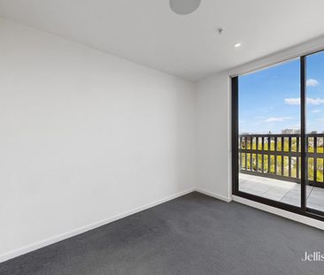 Top-Floor Luxury with City Views in the Heart of Smith Street - Photo 1