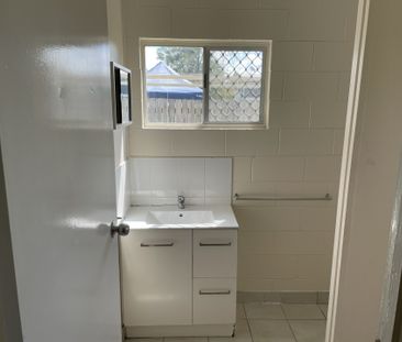 Low Maintenance Unit! - Photo 2