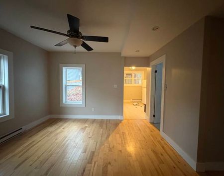 Renovated charming 1 bed 1 bath flat in Downtown Dartmouth - Photo 2