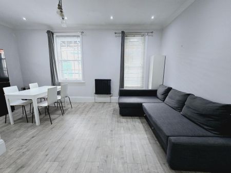 3 bedroom flat to rent - Photo 3