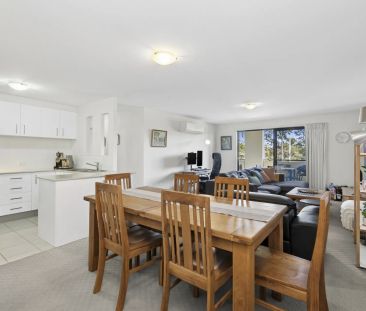 Light-Filled 2-Bedroom Apartment Overlooking Kingston Oval - Photo 2