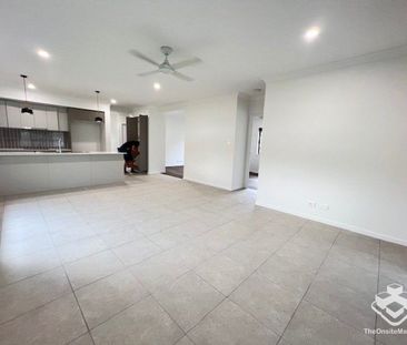 A Spacious Family Home timber floor, high ceiling - Photo 1
