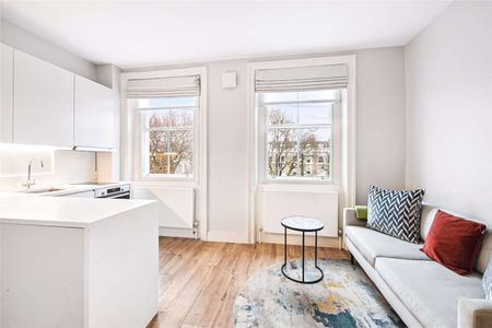 A brilliant studio flat is situated in the sought after location of Cranley Gardens just moments from all the local amenities of South Kensington - Photo 2