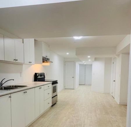 For Lease - 3355 Equestrian Crescent, Mississauga, Ontario - Photo 2