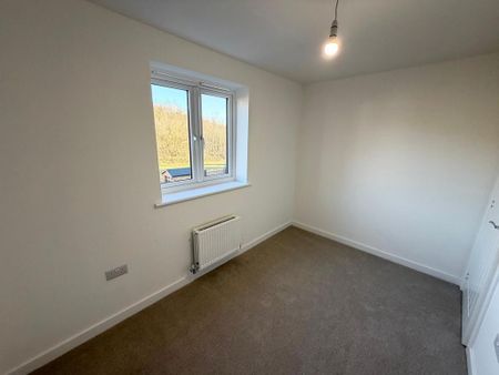 3 bedroom semi-detached house to rent - Photo 5