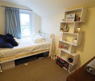 4 bedroom terraced house to rent - Photo 3