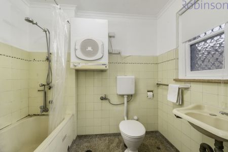 Spacious unit, close to popular Beaumont Street cafe/retail strip. - Photo 2