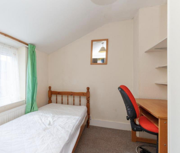 1 bedroom in a house share to rent - Photo 2