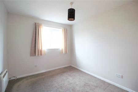 Reeves Close, - Photo 2