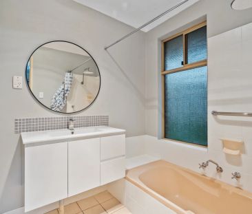 Spacious 3x1 Home with Workshop on Large Corner Block - Ideal Green... - Photo 4