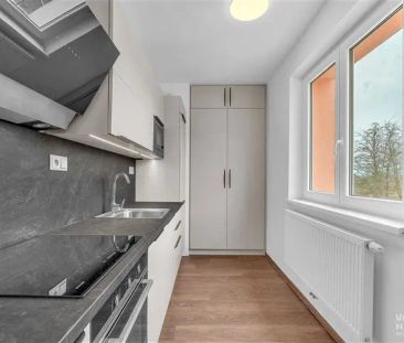 Pronájem zrekonstruovaného moderního bytu - Fotografie 2