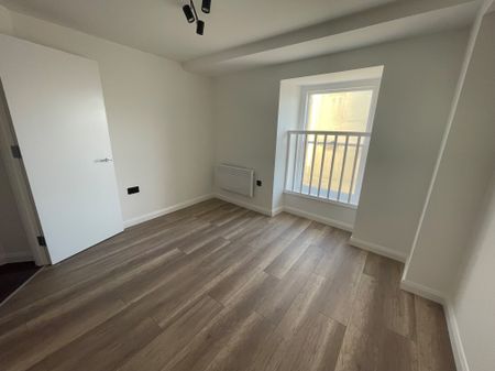 High Street, Swindon - Photo 3