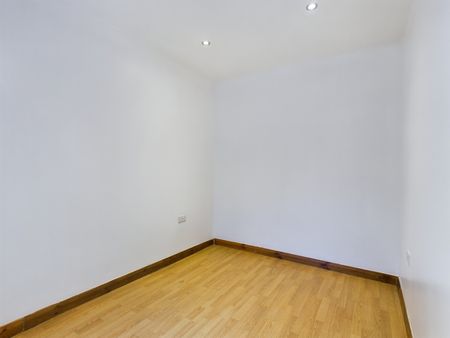 2 Bed Maisonette, Garratt Terrace, SW17 - Photo 3