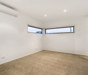 5 Leslie Street, Newport VIC 3015 - House For Rent | Domain - Photo 3