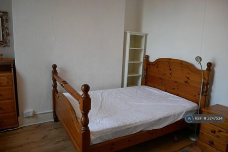 1 bedroom in a house share to rent - Photo 3