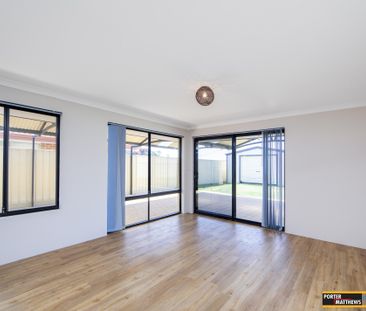 Immaculate 4 Bedroom, 2 Bathroom Family Home in a Quiet, Peaceful S... - Photo 3