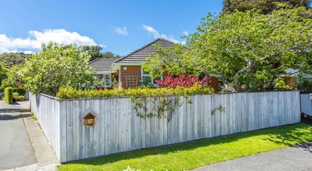 37 Sunbrae Drive, Silverstream - Photo 3