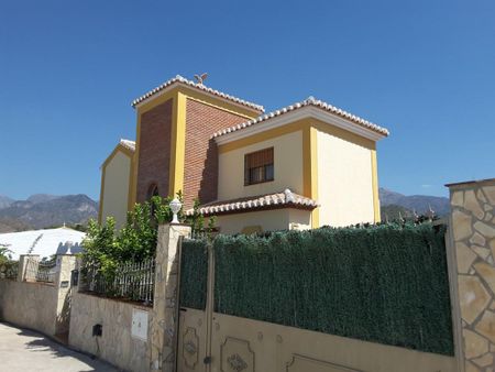 4 room luxury Villa for rent in Nerja, Spain - Photo 3